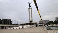 Lapangan Banteng yang sebelumnya ditutup imbas penerapan PSBB kini perlahan kembali ramai dikunjungi warga.
