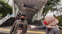 Pembagian masker yang berlangsung sejak pagi hari ini merupakan bentuk kepedulian serta semangat dari Bank DKI dalam mendukung Kota DKI Jakarta agar mampu menjadi kota yang sehat, aman dan produktif setelah melewati masa pandemi COVID-19. Foto: dok. Pemprov DKI