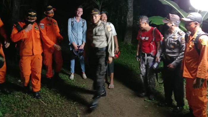 Bule yang teresat di Hutan Bukit Catu, Karangasem, Bali
