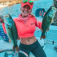Cami sendiri adalah pemilik dan kapten Piece of Cake Fishing Charters, sebuah layanan memancing di tengah laut yang berbasis di Louisiana.  Foto: Instagram @cami_cakes
