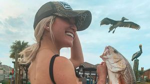 Foto: Ini Pemancing Terseksi di Dunia yang Hobi Mancing Pakai Bikini