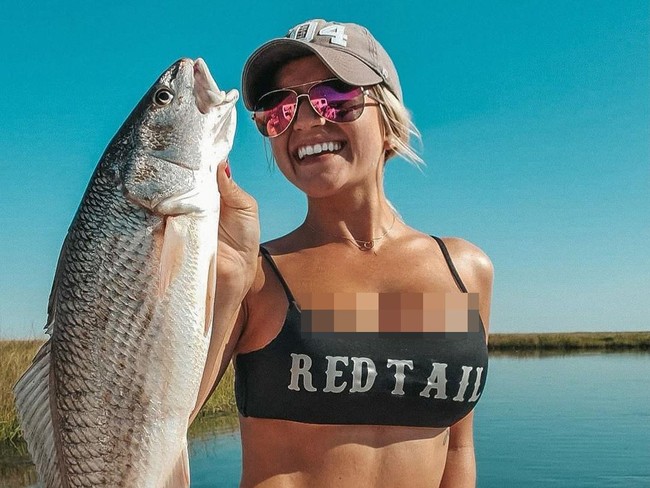 Gaya mancingnya yang beda tersebut membuatnya memiliki banyak followers, mencapai 450 ribu. Setelah lama tidak memancing ikan di tengah lalu, baru-baru ini Cami kembali melakukan hobinya.  Foto: Instagram @cami_cakes