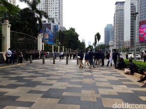 Mahasiswa Unjuk Rasa di Kemendikbud, Tuntut Regulasi Pemotongan Biaya Kuliah