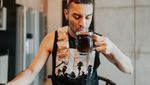 Doyan Ngopi, Ini Momen Didi Riyadi Kala Menikmati Segelas Kopi