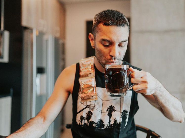 Doyan Ngopi, Ini Momen Didi Riyadi Kala Menikmati Segelas Kopi