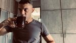 Doyan Ngopi, Ini Momen Didi Riyadi Kala Menikmati Segelas Kopi