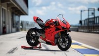 ia mengmpelkan 15.000 lego ke tubuh Ducati Panigale V4R mulai dari fairing, cover tangki, hingga buntut belakang. Tetapi untuk bagian suspensi, ban, hingga mesin masih bawaan dari Ducati. Foto: Ducati