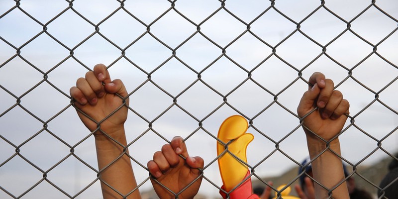 Foto daerah perang dan kartun