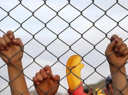 Keren Tapi Bikin Terenyuh, Potret Daerah Perang Berpadu dengan Kartun