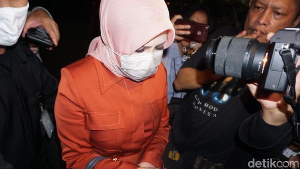 Istri eks Sekretaris Mahkamah Agung (MA) Nurhadi, Tin Zuraida.