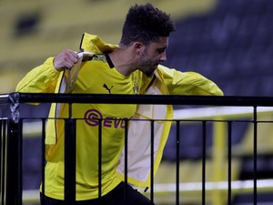Memphis Depay Pegang Kunci Transfer Jadon Sancho ke MU?