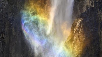 Tod Colbert menangkap air terjun Lower Yosemite di Taman Nasional Yosemite dalam karya berjudul Fleeting Daydream. Foto: Tod Colbert/World Landscape Photographer