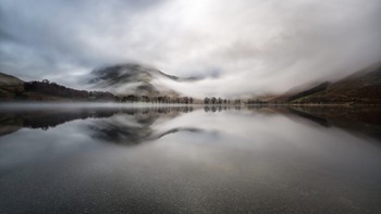 Peringkat kelima diraih oleh Adrian Harrison dengan karya berjudul Rolling Fog at Buttermer. Foto: Adrian Harrison/World Landscape Photographer