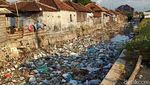 Jijik! Sungai di Pasuruan Tertutup Sampah