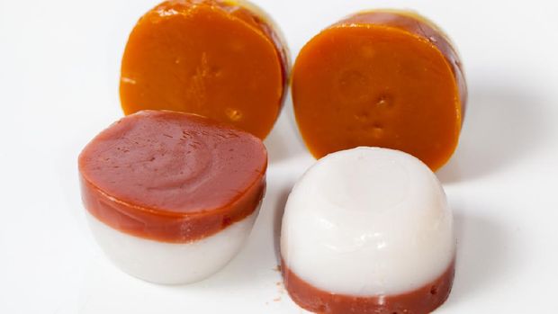 Kue talam talam gula aren dan suji jajanan pasar indonesia