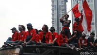 Aksi unjuk rasa tersebut dilakukan untuk menuntut adanya kebijakan konkrit terkait pemotongan biaya kuliah di masa pandemi COVID-19.