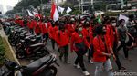 Mahasiswa Geruduk Kemendikbud Tuntut Pemotongan Biaya Kuliah