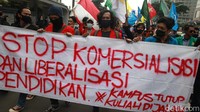 Selain itu, Goldi juga menuntut adanya kerja sama antar pemerintah guna meringankan beban mahasiswa untuk belajar dari rumah. Dia pun meminta Kemendikbud untuk berkoordinasi dengan BUMN dalam hal pengadaan akses belajar online.