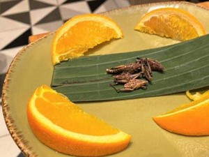 7 Makanan Teraneh yang Ada di Disney World, Belalang hingga Susu Biru