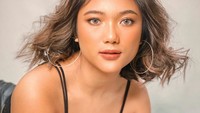 Bagaimana, sudah pintar nyanyi bisa ngecat juga. Apalagi ya kebisaan Marion Jola? Dok. instagram/lalamarionmj