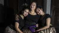 Ketiganya diduga terpapar pertama kali dari OTG asing saat berkunjung ke Indonesia. Enam bulan berlalu, kini jumlah total dari kasus positif COVID-19 di Indonesia sudah mencapai angka 180 ribu lebih per hari ini. ANTARA FOTO/Muhammad Adimaja.