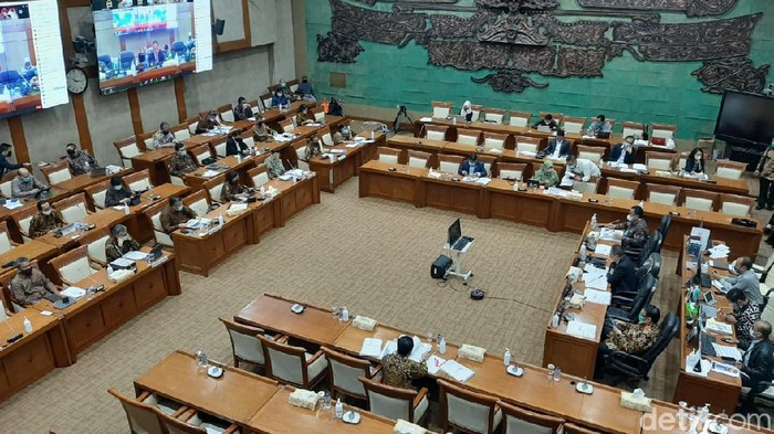 Menteri Keuangan Sri Mulyani Indrawati Rapat di DPR RI