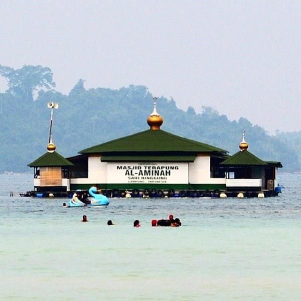 Cantiknya Pantai Sari Ranggung, Makin Lengkap Dengan Masjid Apung