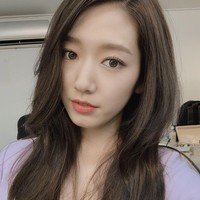 7. Park Shin HyeAktris drakor lain yang juga masuk dalam daftar adalah Park Shin Hye. Wajah cantik wanita yang sudah terjun ke dunia akting sejak remaja ini memang selalu dinanti para penggemar.Foto: Instagram @ssinz7