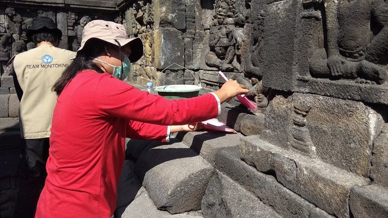 Pembersihan Candi Borobudur