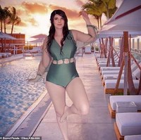 Ceritanya, influencer wanita yang satu ini diminta untuk mengunggah foto dirinya sedang berlibur. Tapi karena sedang pandemi Corona, akhirnya dia memutuskan untuk hanya berpura-pura liburan dengan memposting foto editan Photoshop. Bagaimana menurutmu hasil editannya? Foto: dok. Bored Panda/Elisa-Allin-666