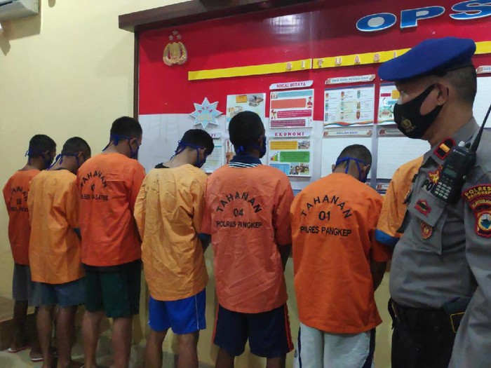 Polisi menangkap pelaku illegal fishing dengan bom ikan.