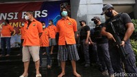 Sebelumnya polisi menggerebek Markas John Kei dan mengamankan 25 orang termasuk John Kei.