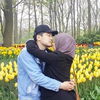 Wanita yang berusia 33 tahun ini mengatakan suaminya, Alexander Kim, 32 tahun, merupakan pria berdarah Korea dan sempat menetap di berbagai negara. Alexander dibesarkan dengan budaya Korea, Rusia dan Uzbekistan.“Jadinya banyak budaya Rusia dan Uzbek yang nyampur dalam keseharian. Jadi campuran budaya Korea, Rusia dan sedikit Uzbeknya kuat di suami dan keluarganya, ujar Windu yang kini tinggal di Seoul, Korea Selatan. Foto: Dok. Instagram @prawinduprima