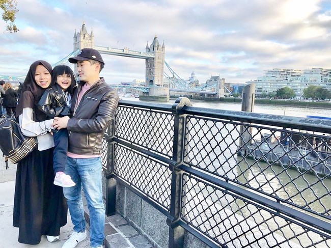 Kisah cintanya dengan sang pria semuanya berawal dari program beasiswa yang diberikan oleh pemerintah Korea bagi mahasiswa internasional, Korean Government Scholarship Program (KGSP). Prawindu Prima demikian nama sang hijabers lolos seleksi untuk mendapatkan beasiswa tersebut. Foto: Dok. Instagram @prawinduprima.