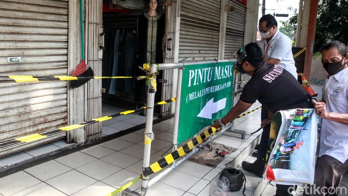 Penerapan protokol kesehatan di pasar menjadi perhatian publik setelah sejumlah pedagang di belasan pasar positif virus Corona.