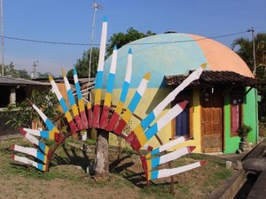Mengintip Isi Kampung Teletubbies Asli Indonesia