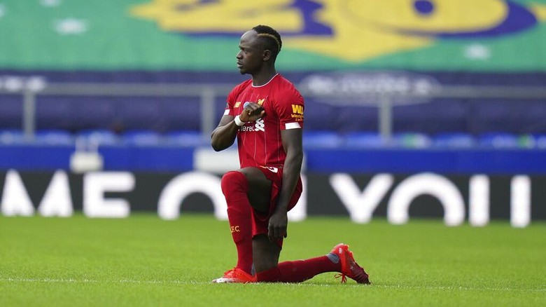 Sadio Mane Liverpools Sadio Mane takes the knee before the English Premier League soccer match between Everton and Liverpool at Goodison Park in Liverpool, England, Sunday, June 21, 2020. (AP photo/Jon Super, Pool)