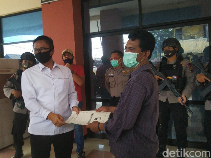 Serah terima jenazah penyerang Wakapolres Karanganyar ke keluarga di RS Bhayangkara, Semarang, Senin (22/6/2020).