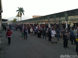 Video Antrean Mengular di Stasiun Bogor, Loket Pindah ke Area Parkir