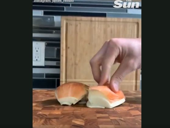 Tips mengupas kulit bawang bombai