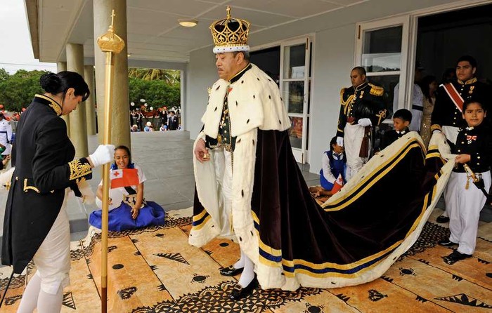 (FILES) This file photo taken on August 1, 2008 shows the newly crowned King Siaosi (George) Tupou V of Tonga wears a maroon-coloured cape trimmed with white ermine fur and a three metre-long train carried by child pages as he emerges from his lavish Christian coronation ceremony at the Centenary Free Wesleyan Church in Nukualofa.  The The King of Tonga George Tupou V died on March 18, 2012 in a Hong Kong hospital, the Matangi Tonga Online reported, but there was no immediate confirmation from Tongan authorities.   AFP PHOTO / Peter HALMAGYI / FILES