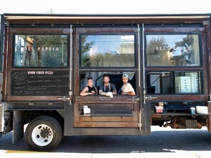 Bukan Food Truck Biasa, Truk Ini Disulap jadi Restoran Berjalan nan Mewah