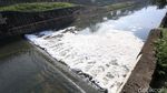 Waduh! Banjir Kanal Timur Kembali Berbusa