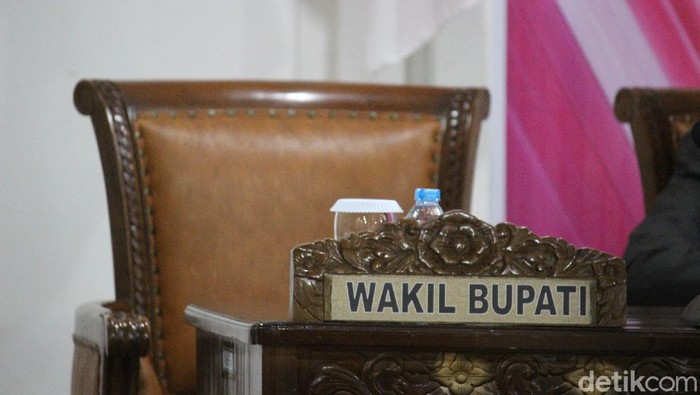 Wakil Bupati Kubu Raya, Sujiwo tidak hadir saat rapat pleno pemekaran lima desa di DPRD Kubu Raya (Adi Saputro/detikcom)