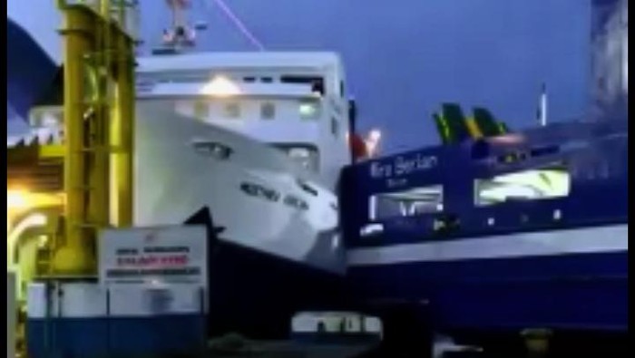 2 Kapal Tabrakan di Pelabuhan Merak