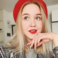 Influencer cantik asal Rusia Anastasia Tropitsel mengalami kecelakaan maut di Bali. Dia tewas mengenaskan karena kecelakaan motor yang dikendarainya. Anastasia sendiri dikenal sebagai bintang Instagram yang cukup populer.  Foto: dok. Instagram @nastyatropi