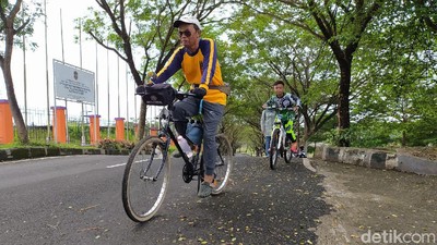 Asyiknya Gowes Sepeda Sembari Cuci Mata di Ciamis