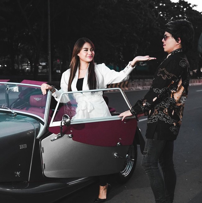 Hubungan Atta Halilintar dan Aurel Hermansyah semakin hari semakin serius. Bahkan keduanya sudah mulai membicarakan soal pernikahan. Melalui channel Youtube Atta Halilintar, kedua sejoli itu membocorkan beberapa persiapannya untuk melangkah ke pelaminan. Foto: Instagram @aurelie.hermansyah