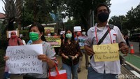 Mereka berharap faktor usia bisa masuk dalam juknis zonasi asalkan ditempatkan menjadi persyaratan paling terakhir. Berbeda dengan saat ini yang menempatkan usia sebagai faktor utama penentu zonasi penerimaan peserta didik baru (PPDB).