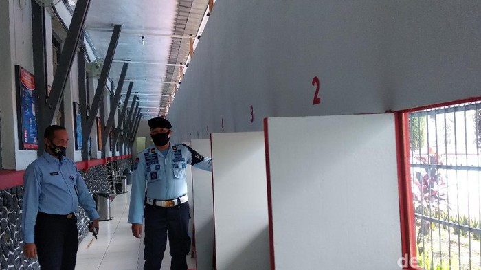 Bilik Kaca di Rutan Bandung